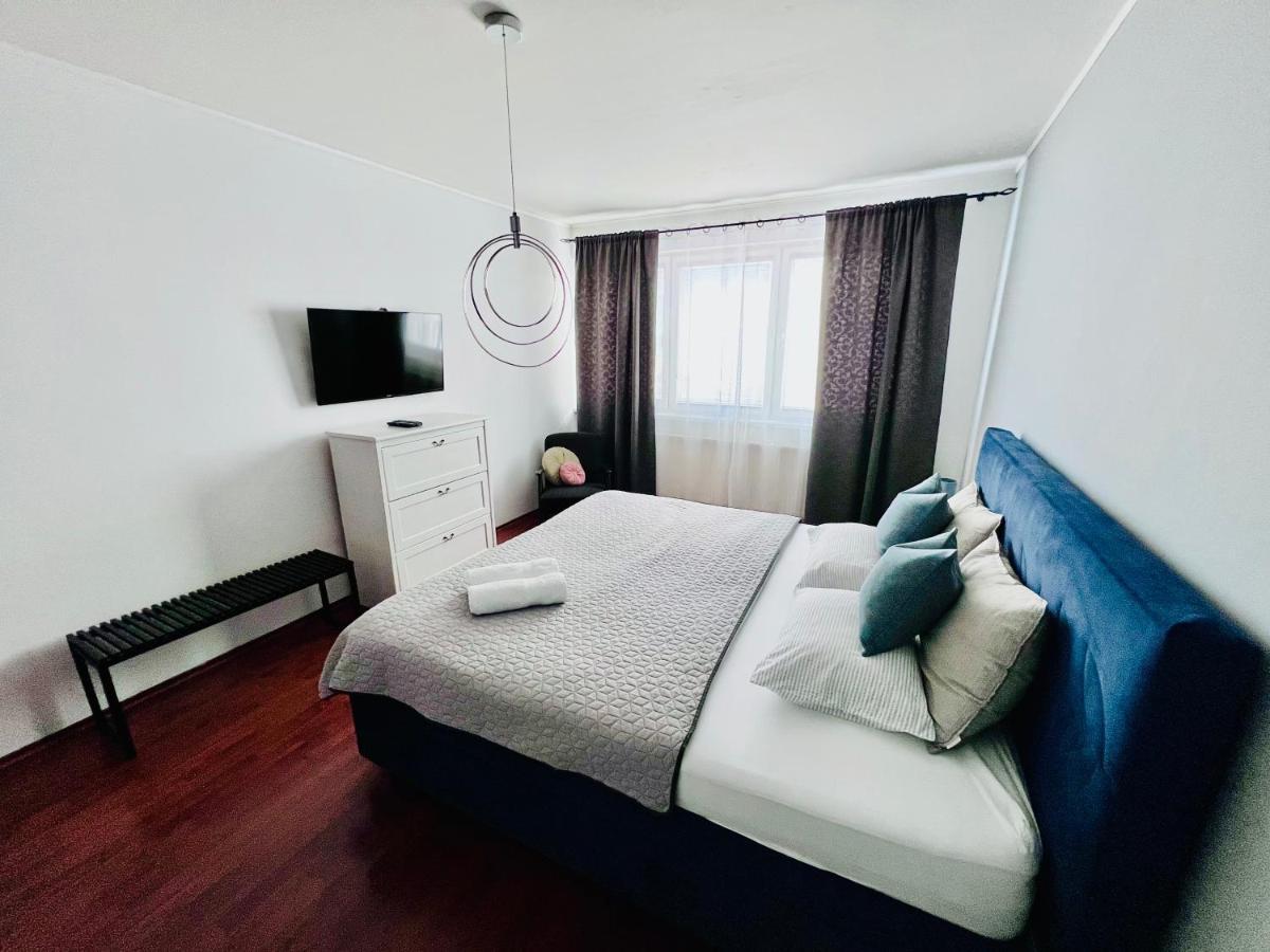 Bl Luxury Apartment, 24Hr Self Check-In, Free Private Garage Parking, Panoramic Views From Balcony, 5 Minute Walk To City Center Banska Bystrica Exterior photo