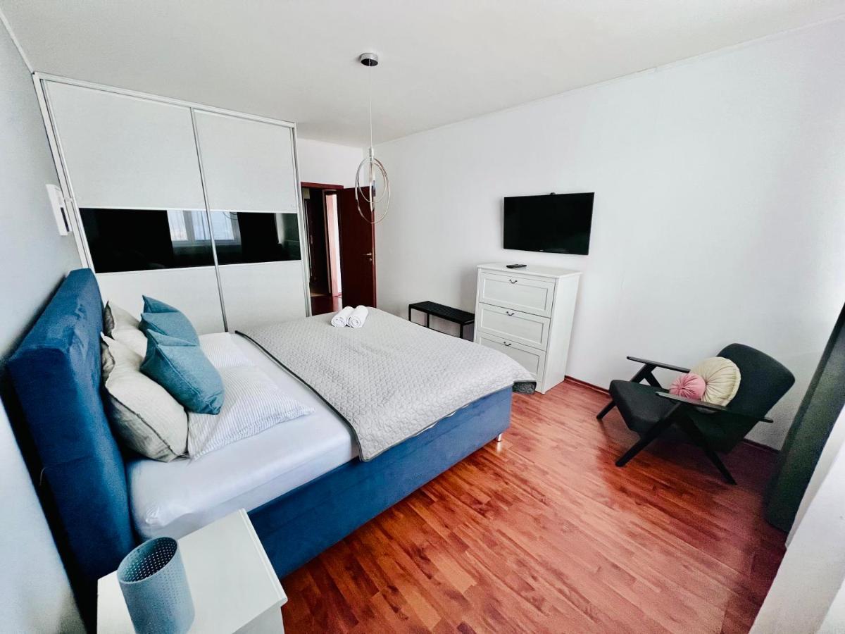 Bl Luxury Apartment, 24Hr Self Check-In, Free Private Garage Parking, Panoramic Views From Balcony, 5 Minute Walk To City Center Banska Bystrica Exterior photo