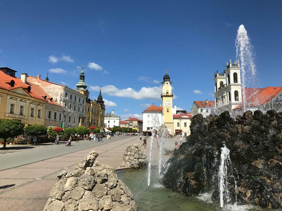 Bl Luxury Apartment, 24Hr Self Check-In, Free Private Garage Parking, Panoramic Views From Balcony, 5 Minute Walk To City Center Banska Bystrica Exterior photo