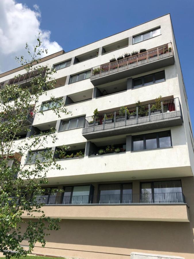 Bl Luxury Apartment, 24Hr Self Check-In, Free Private Garage Parking, Panoramic Views From Balcony, 5 Minute Walk To City Center Banska Bystrica Exterior photo