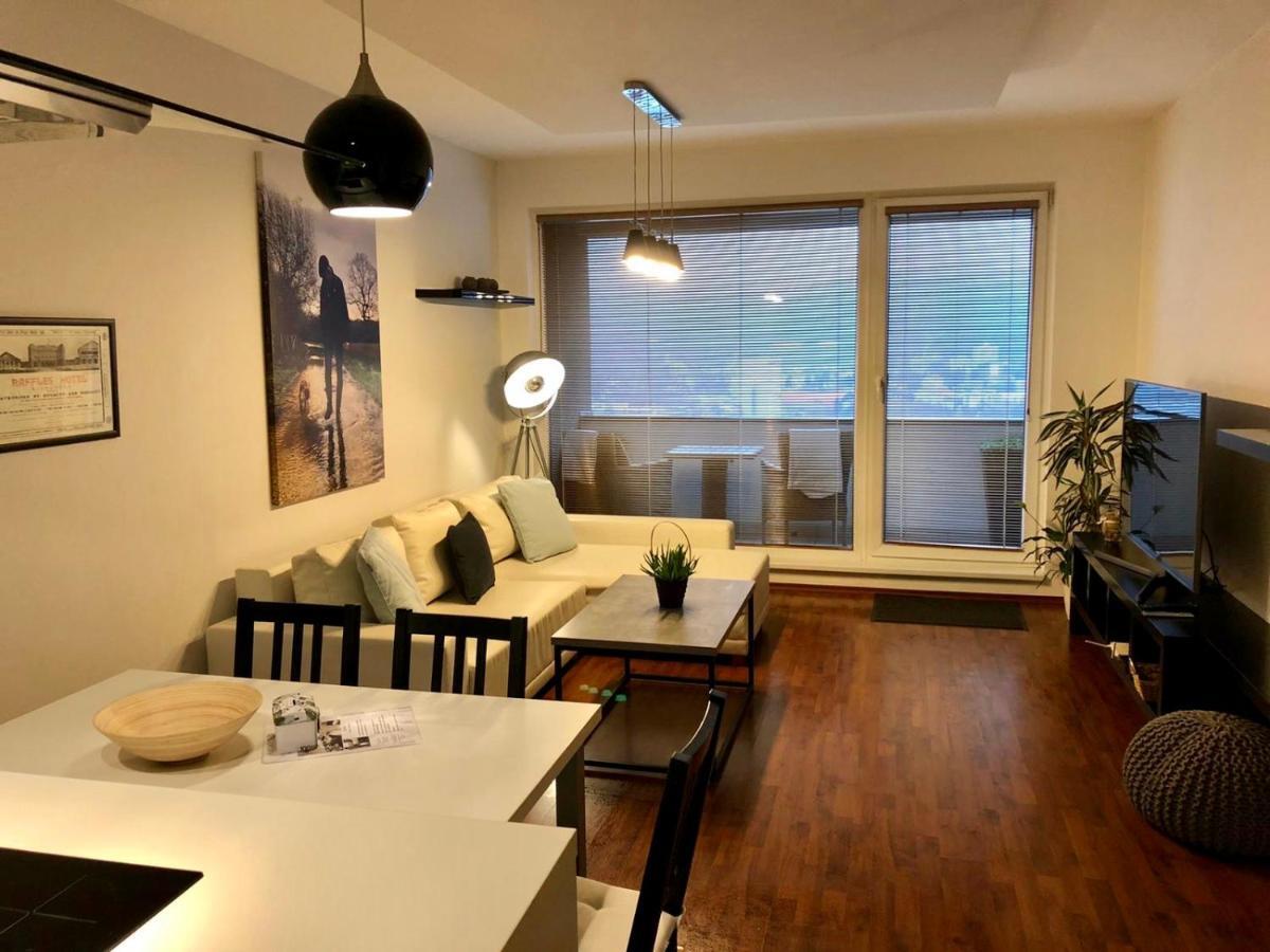 Bl Luxury Apartment, 24Hr Self Check-In, Free Private Garage Parking, Panoramic Views From Balcony, 5 Minute Walk To City Center Banska Bystrica Exterior photo