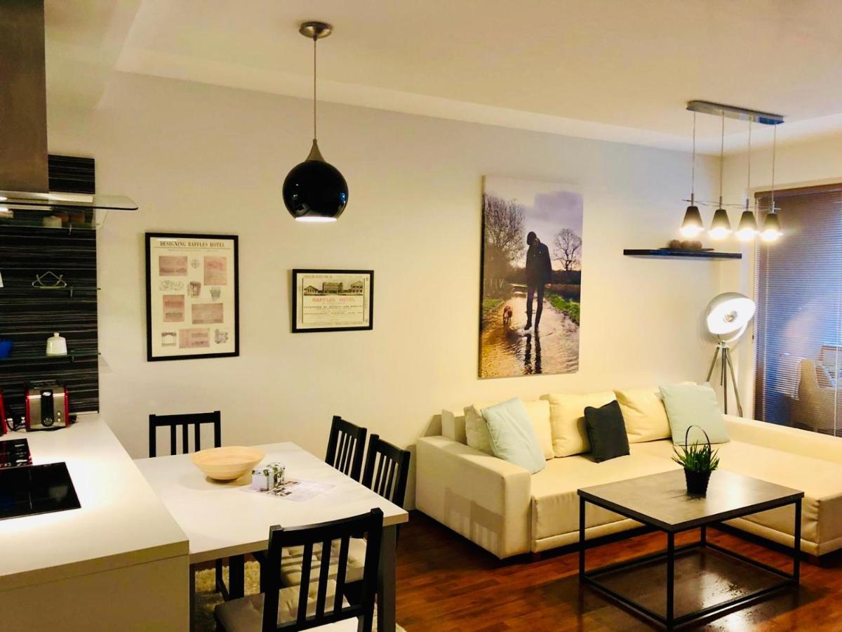Bl Luxury Apartment, 24Hr Self Check-In, Free Private Garage Parking, Panoramic Views From Balcony, 5 Minute Walk To City Center Banska Bystrica Exterior photo
